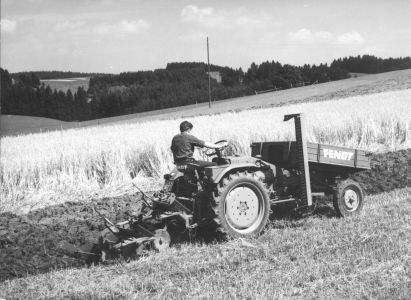 fendt einmannsystem 30 ps geraetetraeger mit winkeldrehpflug 